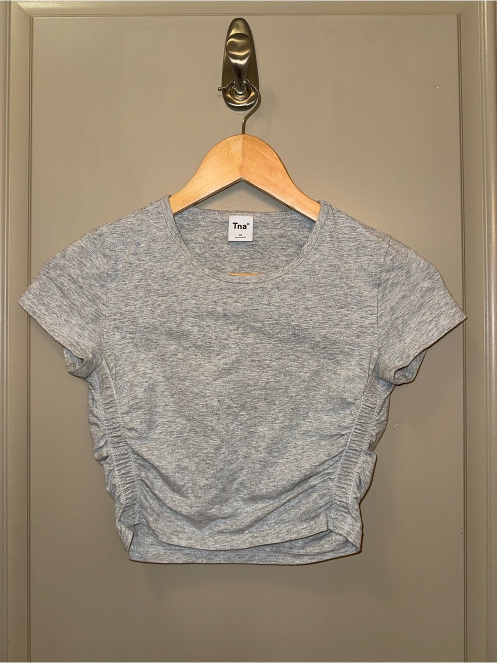 TNA Heather Gray Ruched Crop Tee